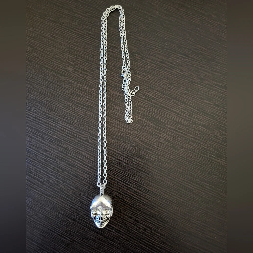 New unisex skull pendant and chain